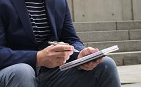 刻苦训练篮球时如何避免受伤的建议_0